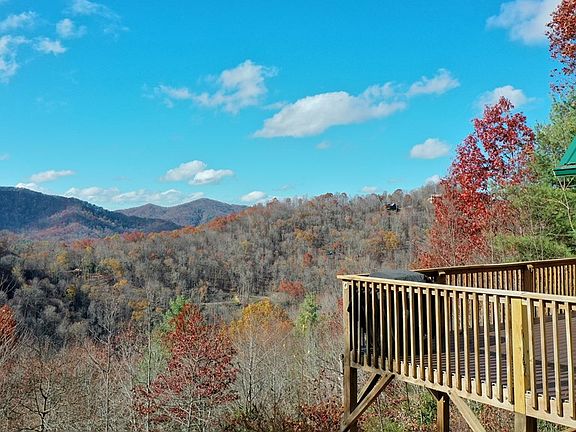 3rd image of 325 Azalea Rdg