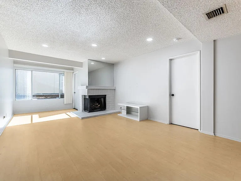 7800 Topanga Canyon Blvd #212 — Photo 5