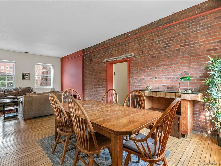 196 Crown St #310 — Photo 5