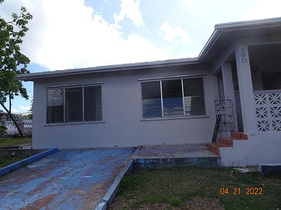 3rd image of 190 Strawberry Hill Est #Qu