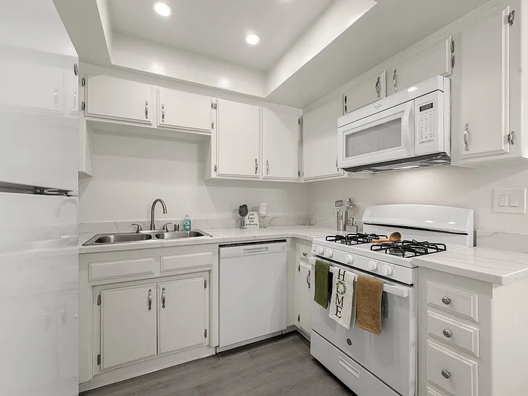 Park Place Apartments — Photo 8