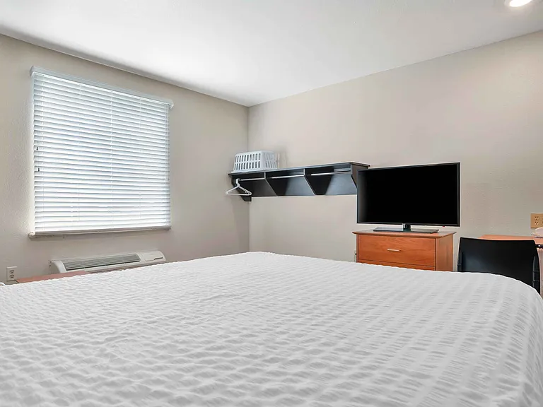 Deluxe Studio - 1 Full Bed