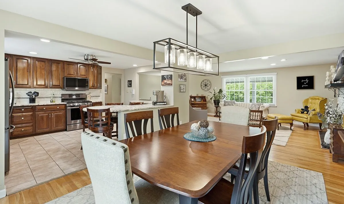 Charming 4 Bed, 3 Bath Single Family Home in Wexford, PA - Available 10/1 - $3900 — Photo 4
