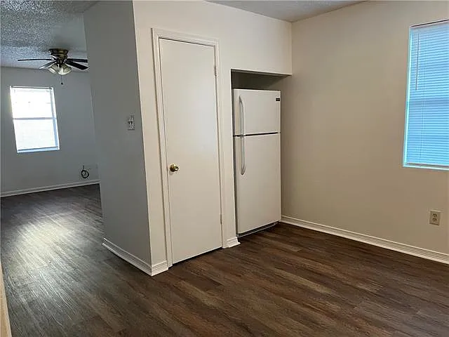 2 bed, 1.5 bath, 900 sqft, $1,100 — Photo 4