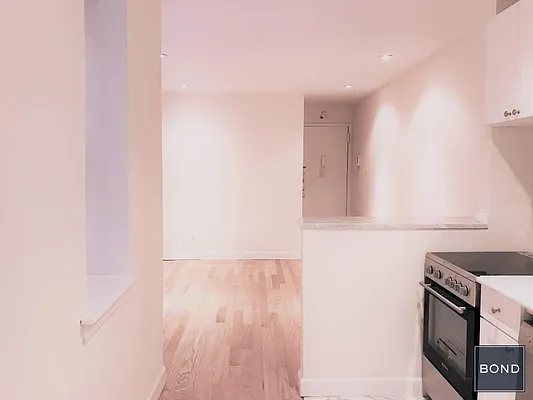 Rented by Bond New York | media 38