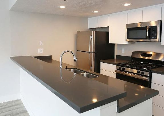 3rd image of 1423 1/2 N Alta Vista Blvd #1