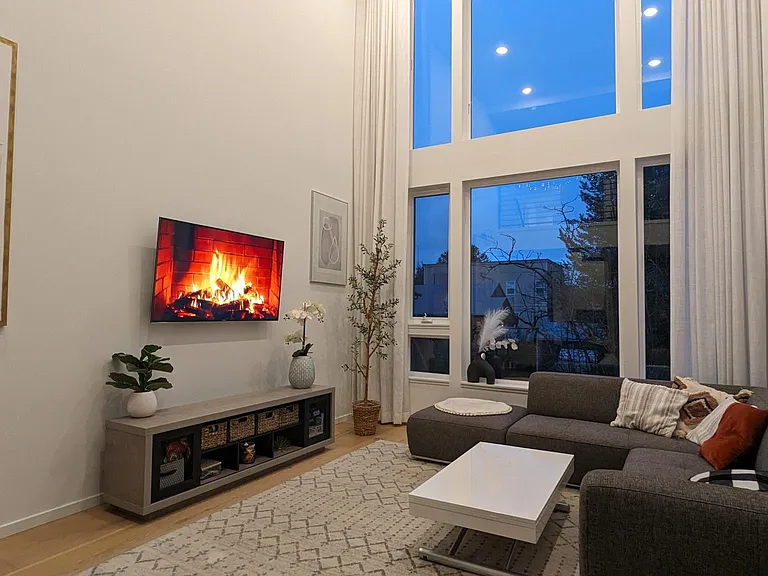 2616 E Yesler Way — Photo 1