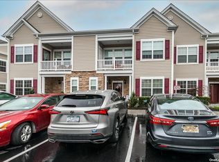 52 Wexford Ln, Oceanside, NY 11572