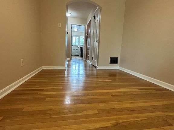 4th image of 802D Kenwick Rd #D