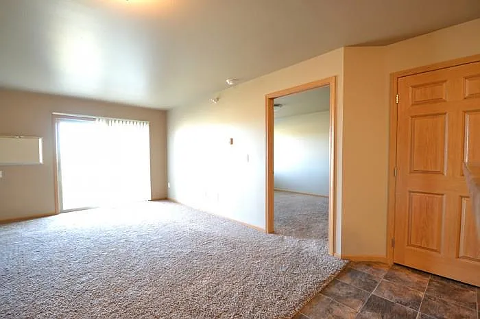 Sidney Apartments — Photo 25