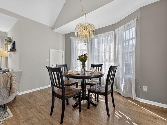 5th image of 8 OAK KNOLL LANE