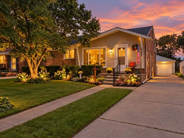 571 Helen St, Garden City, MI 48135