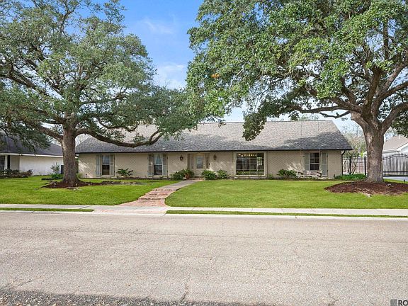 2nd image of 3744 Ridgetop Dr