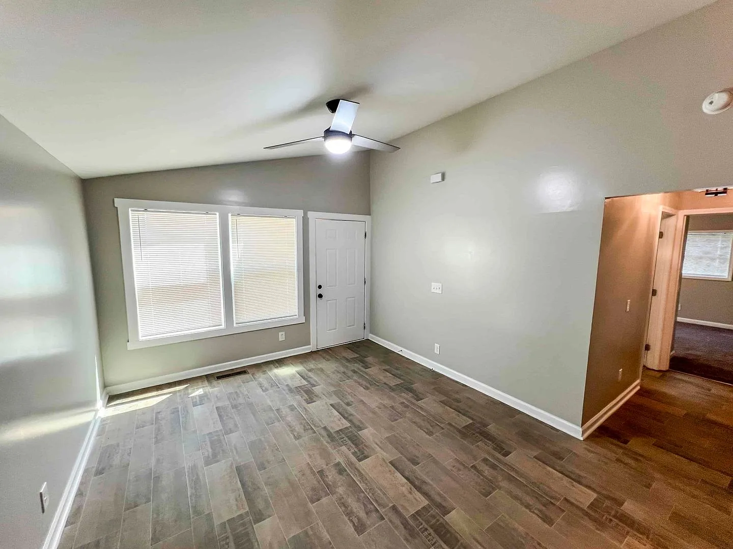 Fantastic Like New 3 BR/1 BA Ranch in Cartersville! — Photo 4