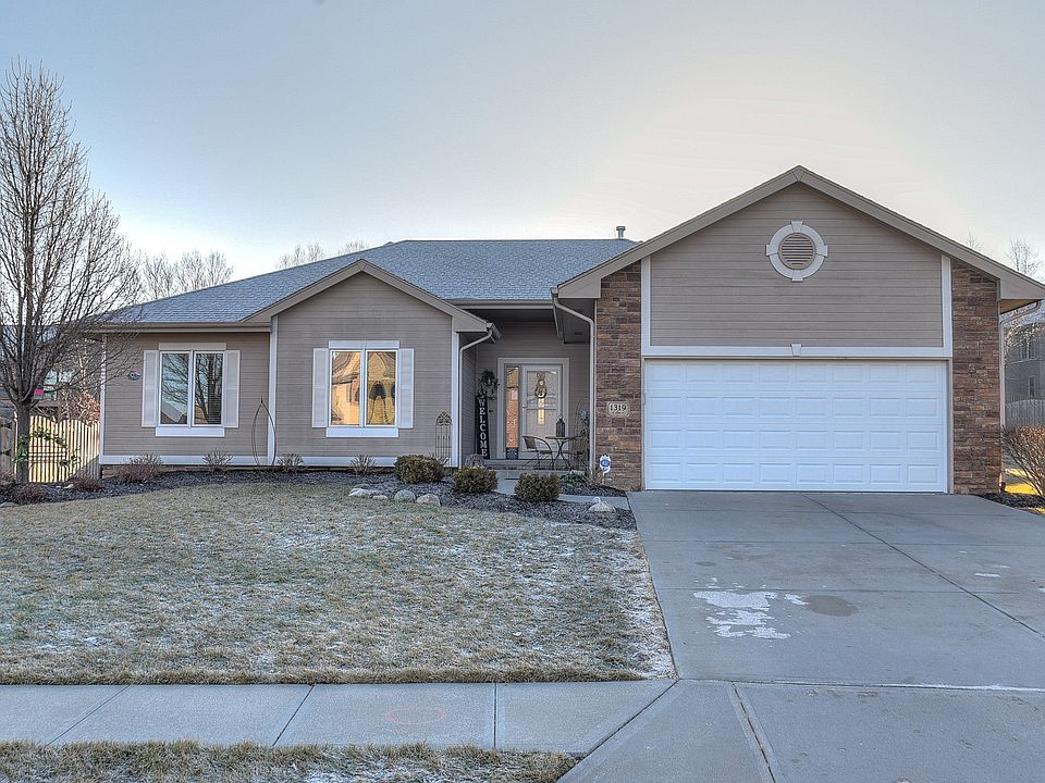 1st image of 1319 N 183rd St