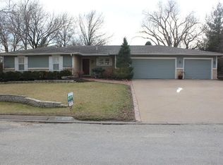1780 Berglund Dr, Clay Center, KS 67432