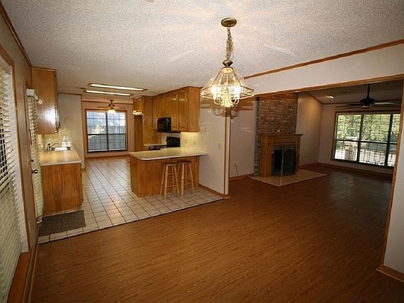 5th image of 1439 E Ash St