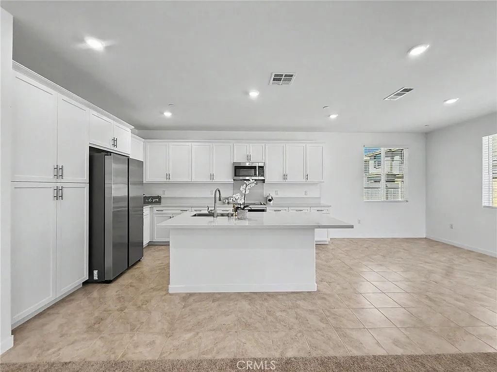 4 bed, 1960 sqft, $3,600 — Photo 3