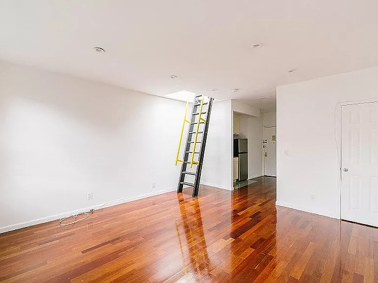 235 W 14th St #D4 — Photo 7