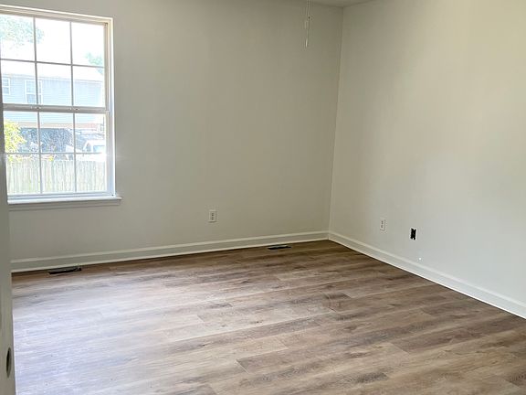 4th image of 220 S Town Branch Dr