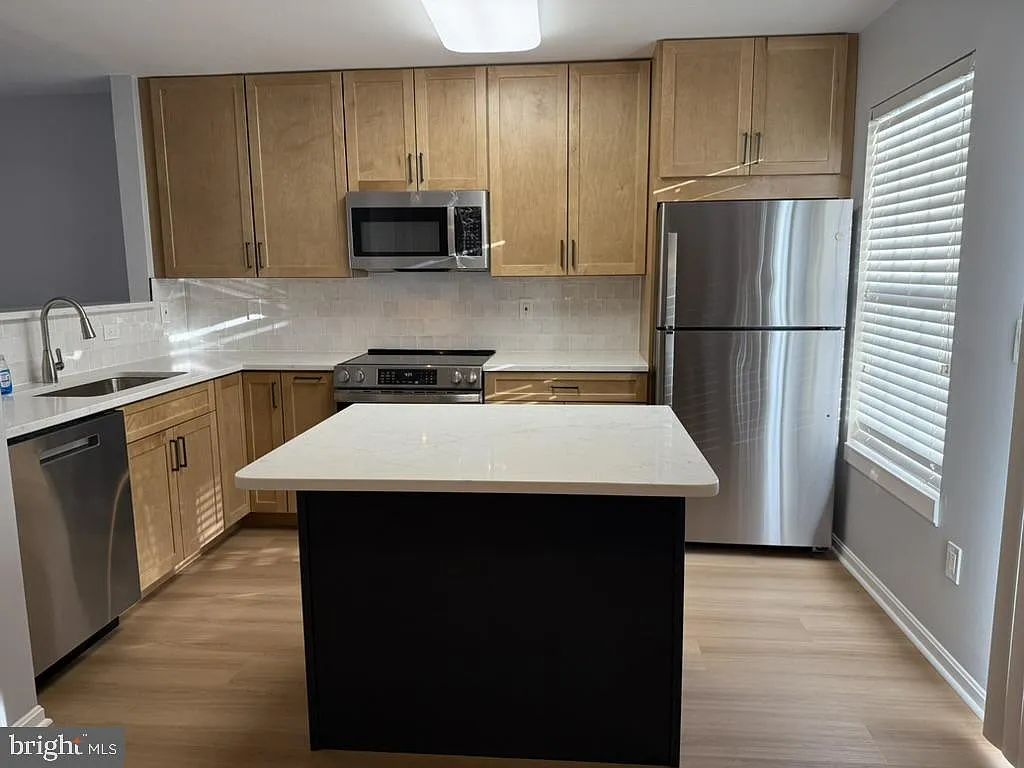 2 bed, 2.5 bath, 1226 sqft, $2,500 — Photo 3
