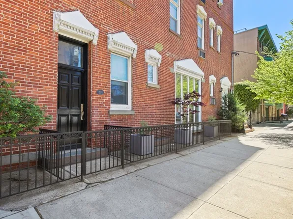 213 14th St #2E, Hoboken, NJ 07030