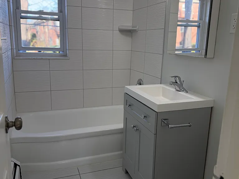 Cameron Apartments — Photo 9