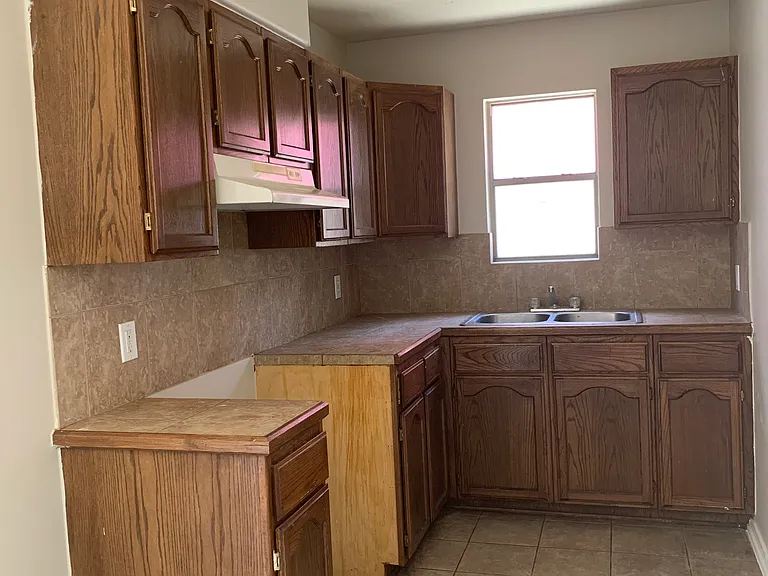 2615 Bandera Dr — Photo 6