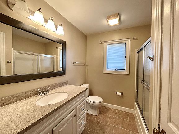 4th image of 725 Dickens Pl