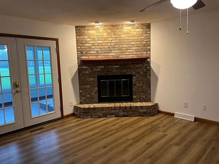 2541 Winfield Dr — Photo 5