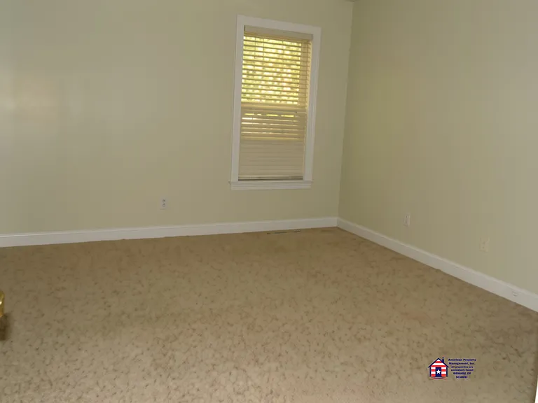302 S Harding Dr #K — Photo 4