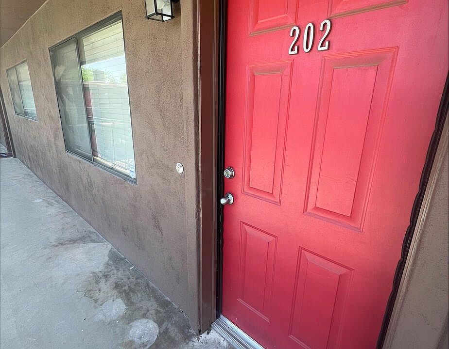 1st image of 310 W EARLL Drive W #202