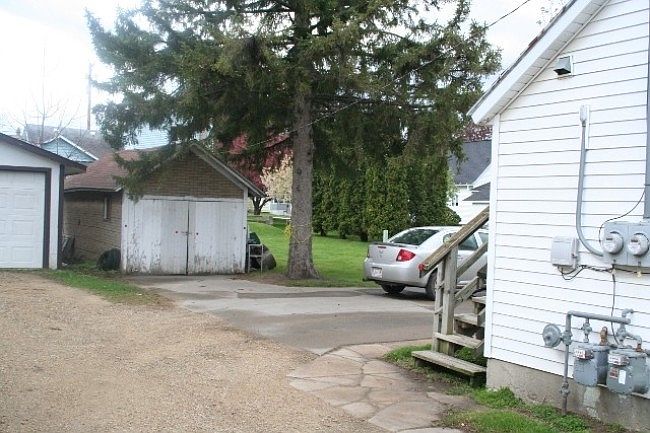 2nd image of 528 Williams St