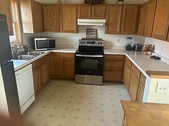 4th image of 647 Farrington St