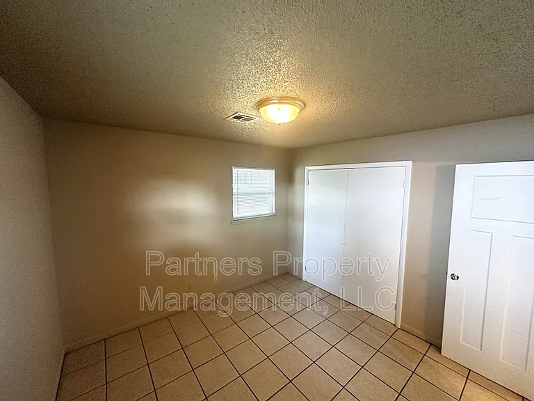 111 Pine Ave #10 — Photo 5