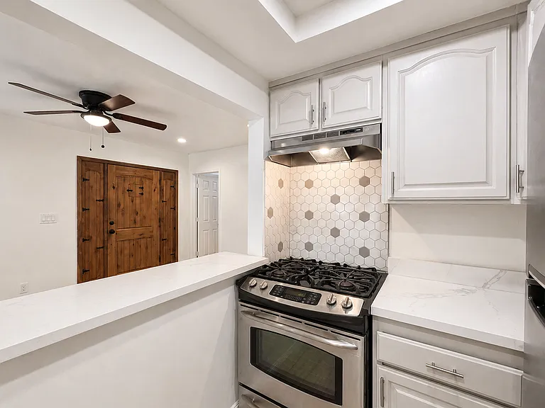 1084 Walnut Ave — Photo 6