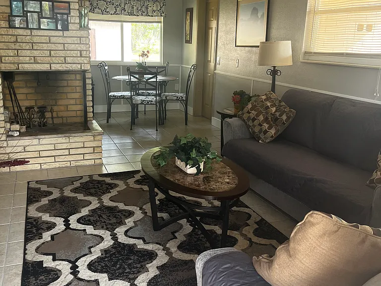 431 NW 14th Pl — Photo 5