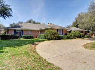 3102 Overton Park Dr W, Fort Worth, TX 76109