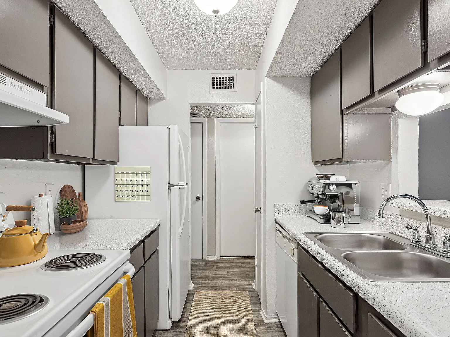 ReNew Hyde Park — Photo 1