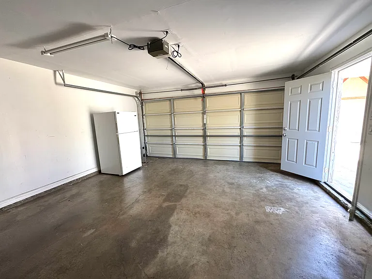 12128 Maryvine St — Photo 15