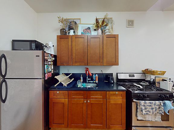 5th image of 90 Moore St #3C