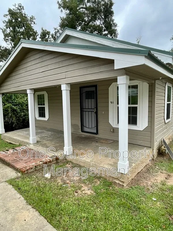 4 bed, 2.0 bath, 1274 sqft, $1,275 — Photo 2