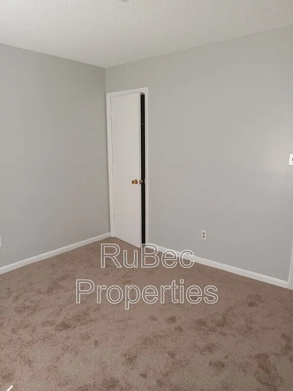 2 bed, 1.0 bath, 600 sqft, $900 — Photo 2