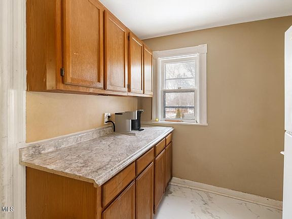4th image of 124 Mountainview Avenue