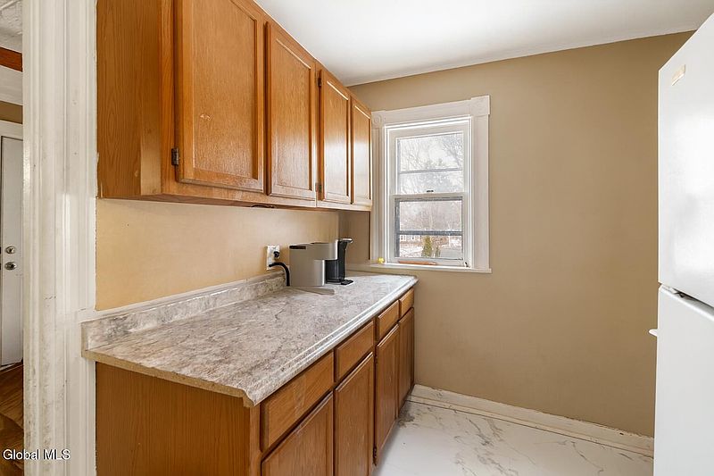 4th image of 124 Mountainview Avenue