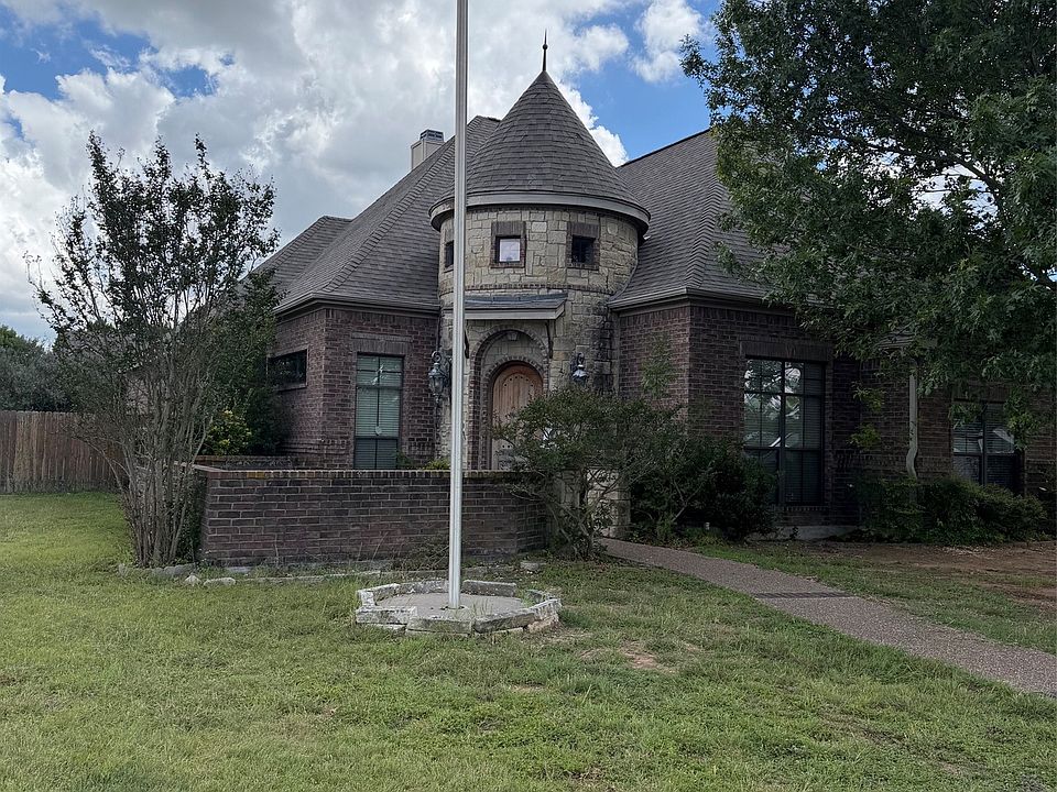 1st image of 610 Vanishing Oaks Dr