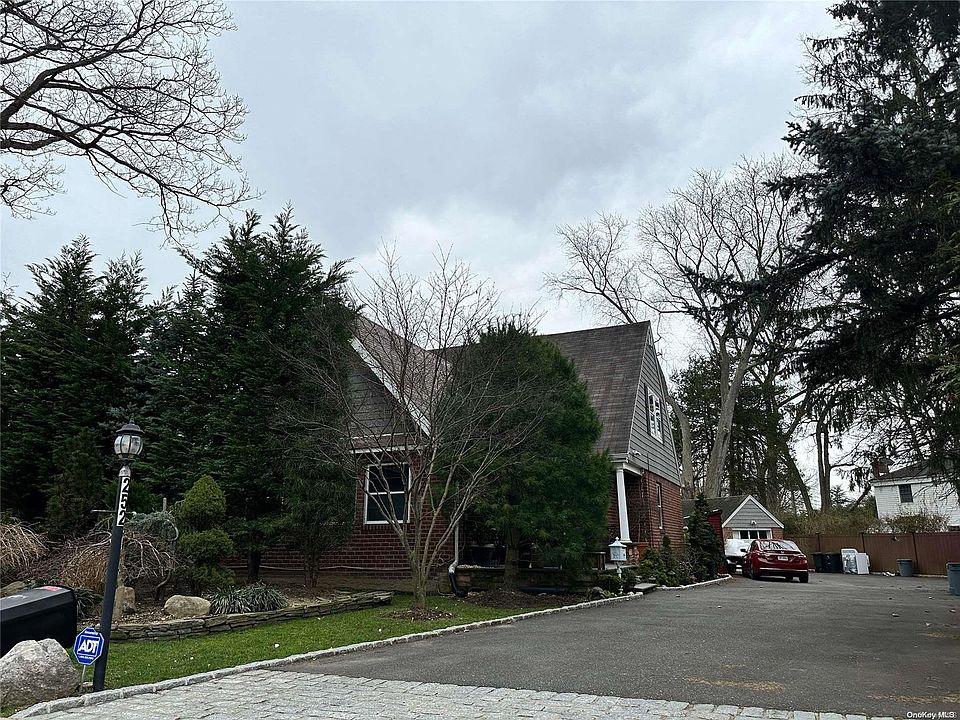 1st image of 252 Jericho Turnpike