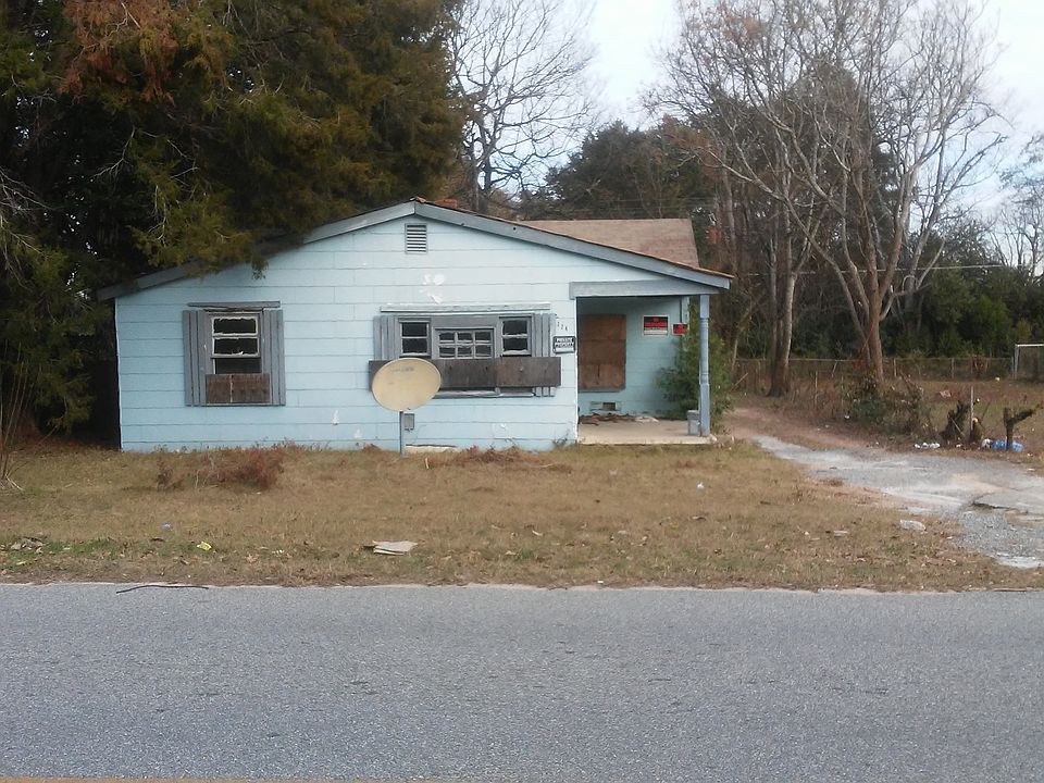 3 br front house 2 br rear .one