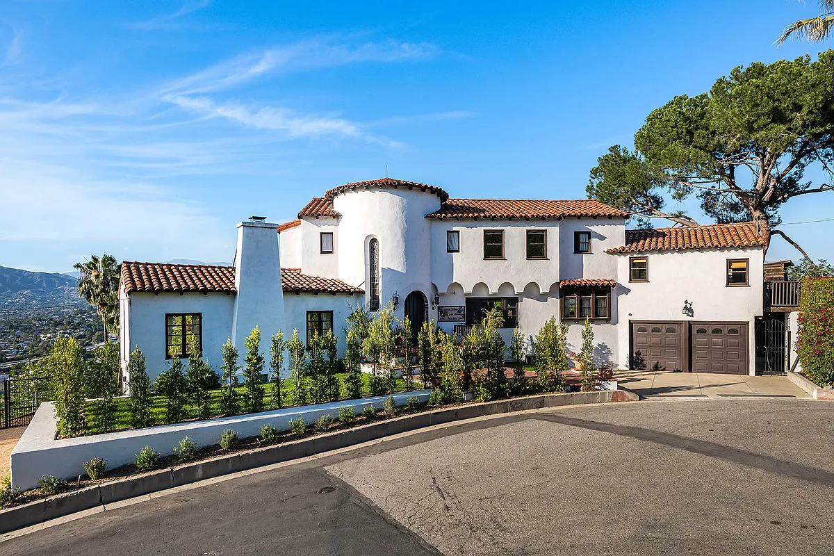 Building Photo - 3845 Lavell Dr