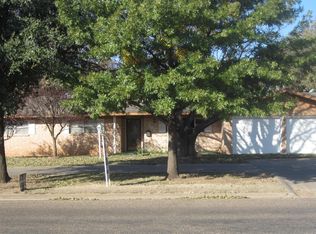 1307 Yonkers St, Plainview, TX 79072